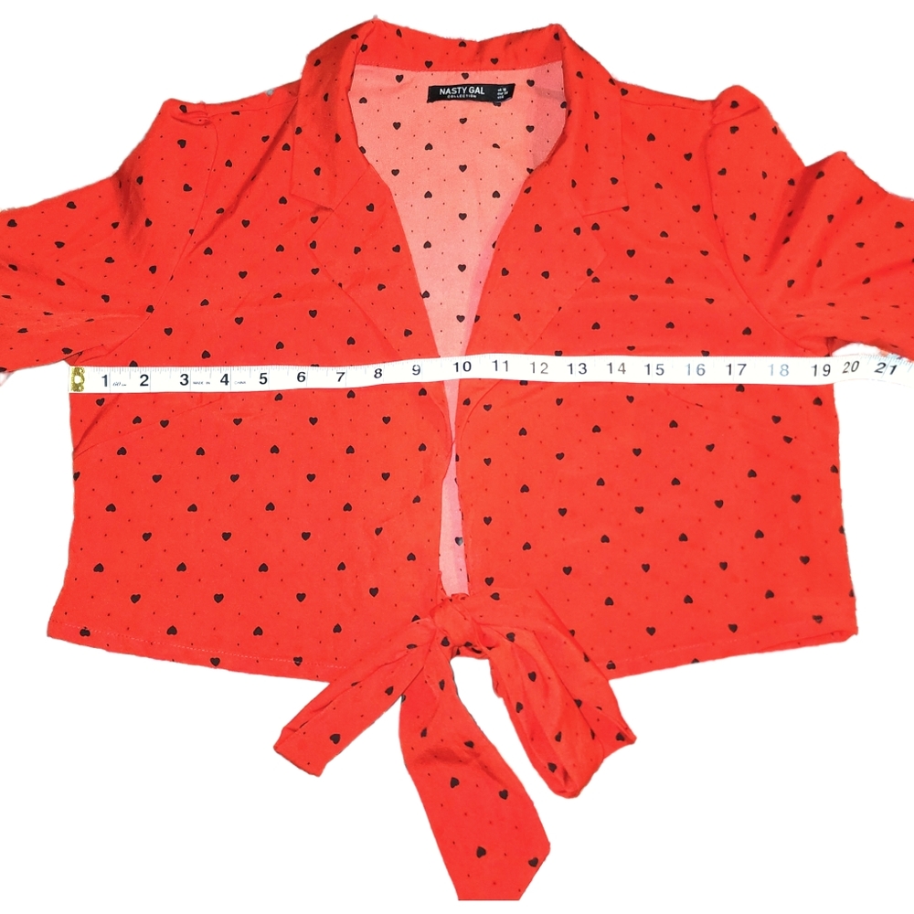 Nasty Gal Heart Print Tie Front Cropped Top - Picture 3 of 6